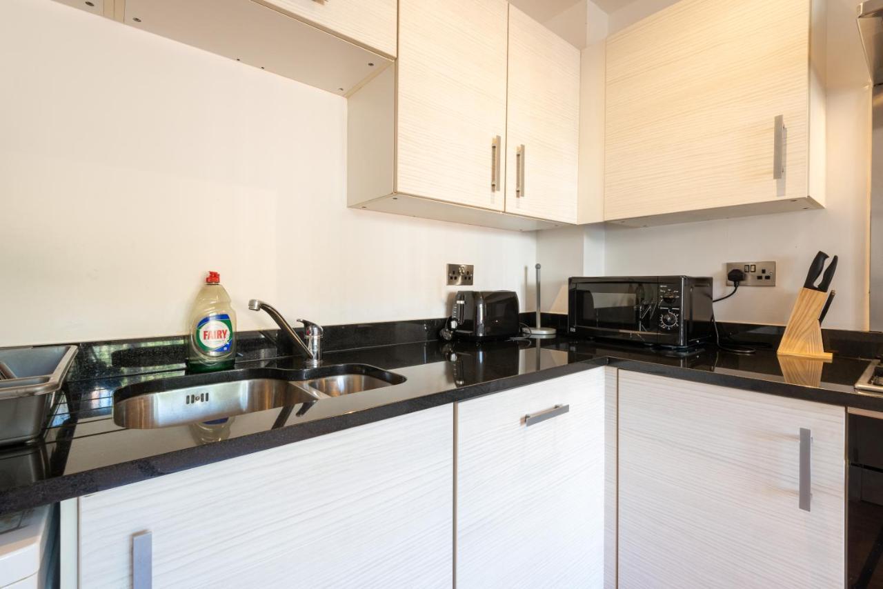 Parking - Spacious - Smart Tv - Self Checkin - Garden - King Derby Eksteriør bilde